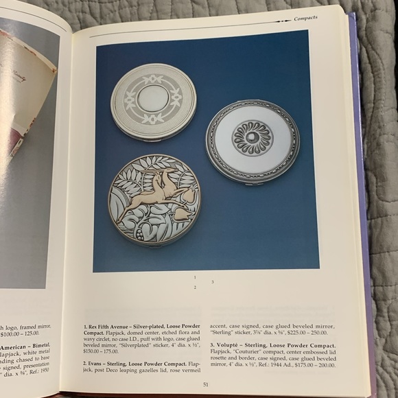 Compacts & Face Powder Boxes Book - Picture 3 of 4